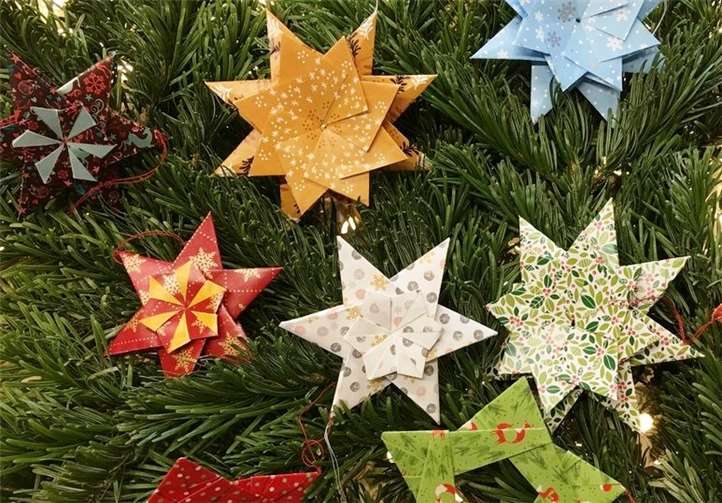 Selbstgebastelter Weihnachtsbaumschmuck kann in Bad Neuenahr abgegeben werden. Foto: privat