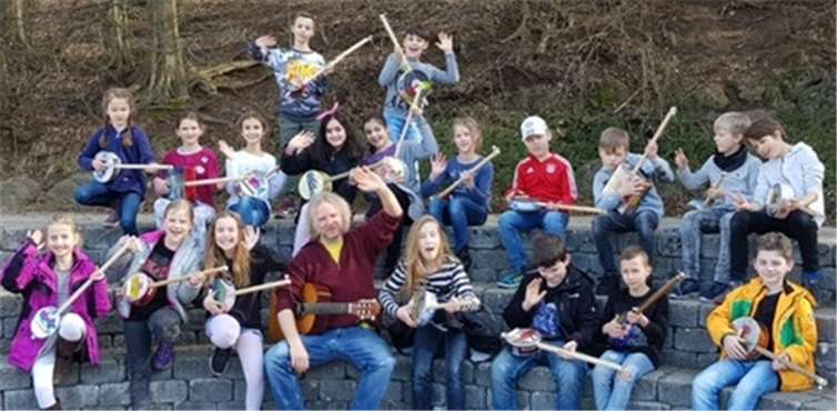 Selbstgebaute Gitarren machen doppelt Spaß.Fotos: privat