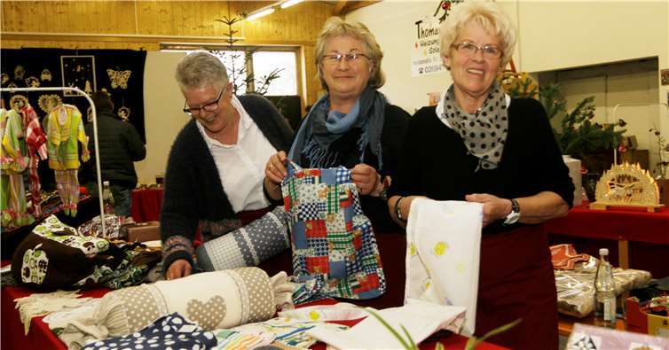 Selbstgenähte Sachen im Angebot der Frauengemeinschaft.SES