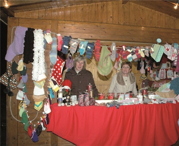 Selbstgestricktes gab es am Pfarrgemeinderatsstand.