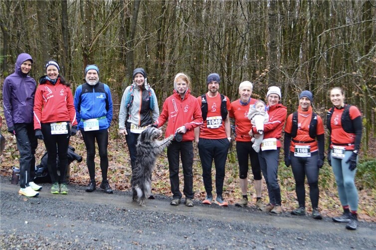Selbstläufer Altenahr mit Anhang vor dem Start beim 6-Stunden-Lauf im Hunsrück.Foto: Alan Schmitt