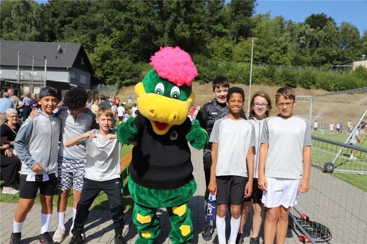 Selbstverständlich durfte das Maskottchen „Nicky“ nicht fehlen.  Fotos: WAMFO.DE