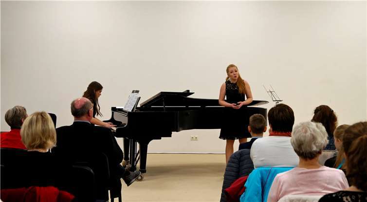 Selina Bechthold (Gesang) und Nastasia Chodikin (Klavier)präsentierten dien Gästen ein Kunstlied mit Gänsehautfeeling