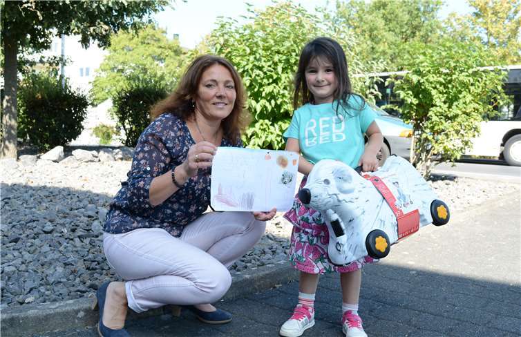 Selina Kurz aus Alsbach startet nun mit ihrem Bobby-Trolly in den Urlaub.