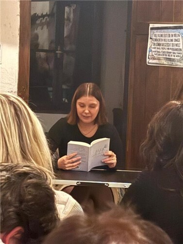 Selina Walter bei ihrer Buchvorstellung.  Foto: privat