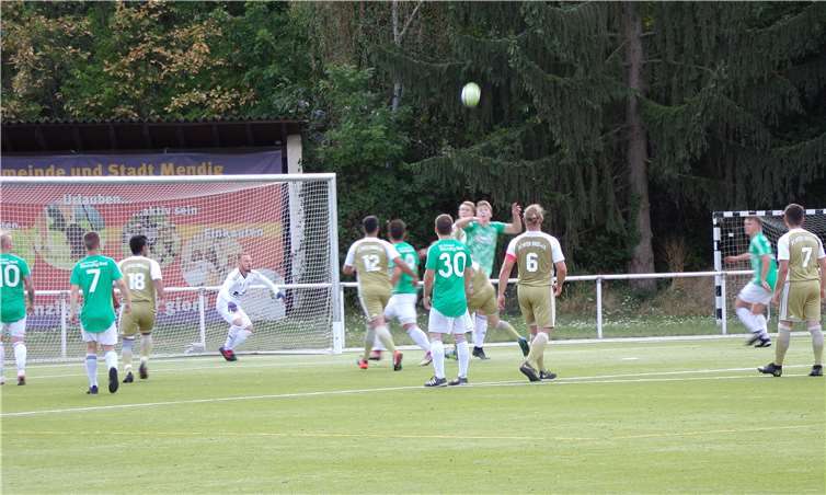 Selten kamen die Sinziger aus der eigenen Hälfte raus. Foto: privat