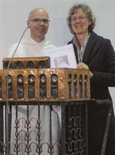 Semesterstart: Prof. Dr. Margareta Gruber OSF, Dekanin der Theologischen Fakultät der PTHV, begrüßte P. Dr. theol. Franziskus Knoll OP als neuen Juniorprofessor für Diakonische Theologie und Spiritualität an der PTHV.PTHV