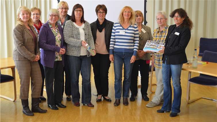 Seminarteilnehmerinnen mit Referentin Monika Gräf und der Gleichstellungsbeauftragten Astrid Thol. privat