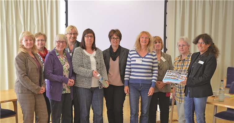 Seminarteilnehmerinnen mit Referentin Monika Gräf und der Gleichstellungsbeauftragten Astrid Thol. privat