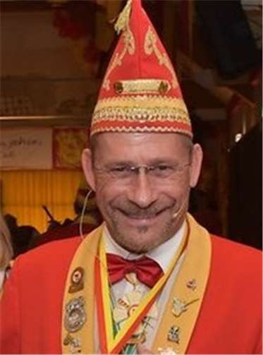 Senatspräsident Hans-Jörg Metze führt die Baachemer durch ein buntes Programm.Foto: privat