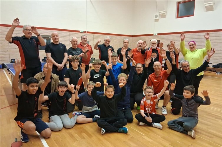 Senioren und Jugen feierten zusammen.Fotos: privat