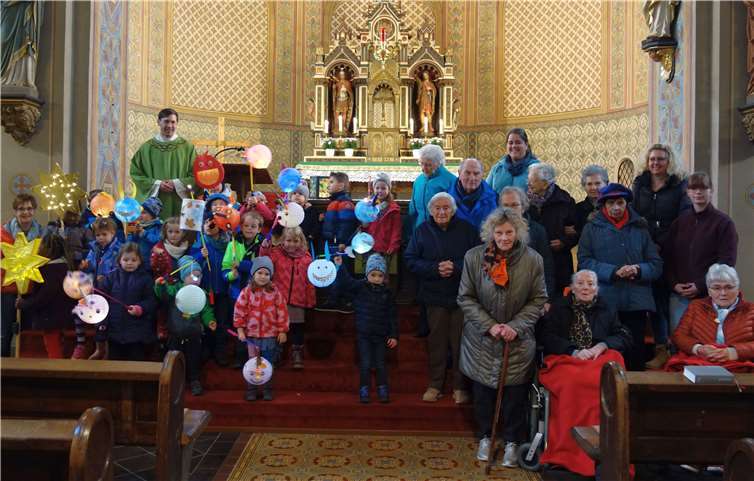 Senioren und Kindergartenkinder genossen das gemeinsame Singen. Foto: privat