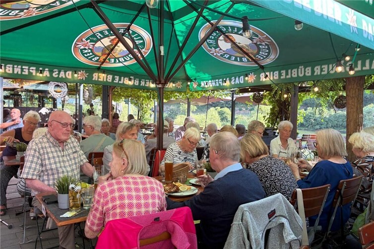 Senior/innen des Winninger Turnvereins genießen gemeinsamen Nachmittag auf der Ferieninsel in Winningen