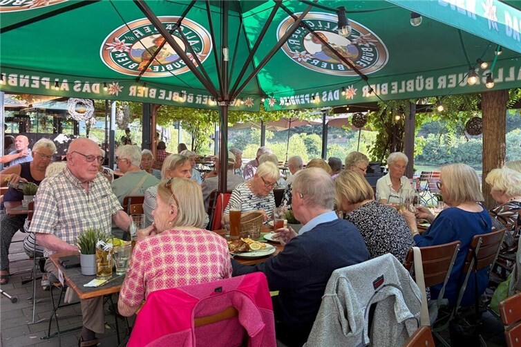Senior/innen des Winninger Turnvereins genießen gemeinsamen Nachmittag auf der Ferieninsel in Winningen