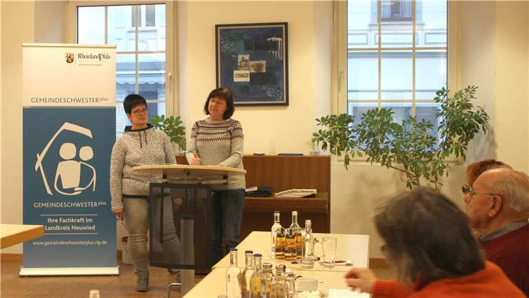 Seniorinnen und Senioren werden von den Gemeindeschwestern zu verschiedenen Themen rund um den Alltag beraten. Privat