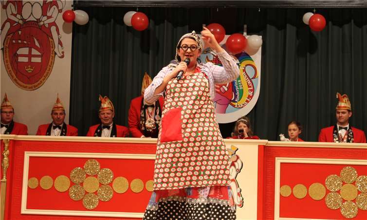 Sepra Boos aus Urmitz begeisterte als „Tusnelda“ auf der Polcher Narrenbühne.