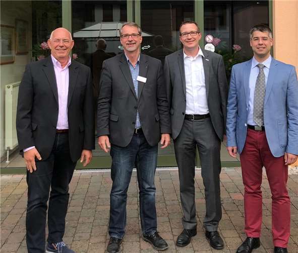 Miteinander statt Nebeneinander Setzen sich für eine nachhaltige Kooperation ein: die Senioren-Residenz Sankt Antonius und der Turnverein Linz (v.l.n.r.): Jörg Schneider-Ramseger, Sven Lefkowitz, Benjamin Christen, Dennis Swirsky. Foto: privat