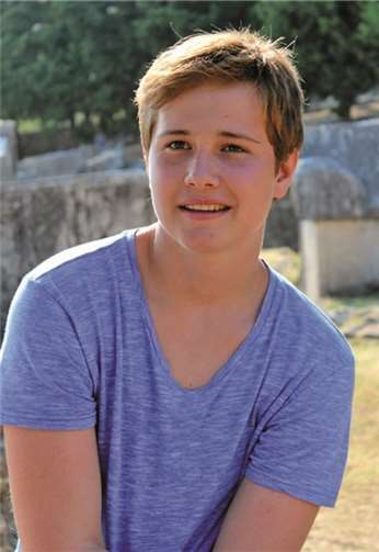 Severin Schopen begleitet Andy Lang beim Konzert in der Kirche St. Kunibert auf der Querflöte.privat