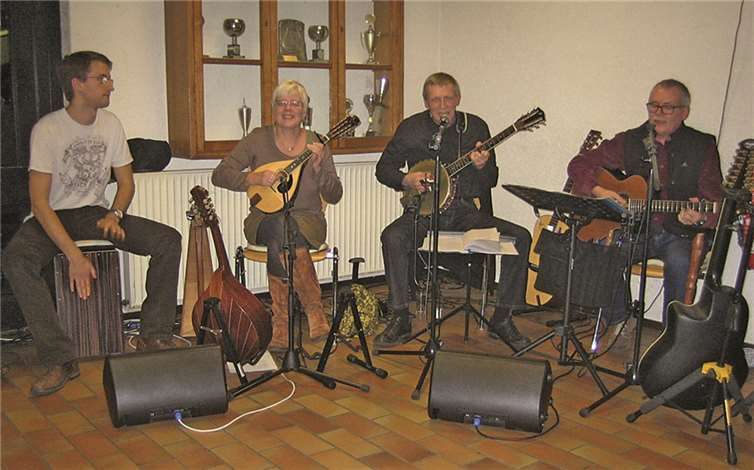 „Seytenspiel“ aus St. Katharinen lieferten einen besonderen Beitrag zum Abend.  Privat