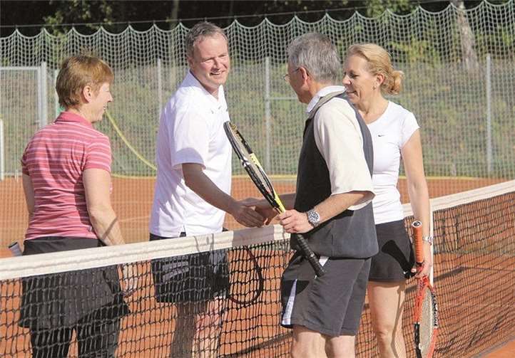 „Shake Hands“ nach dem fairen und spannenden Match.privat