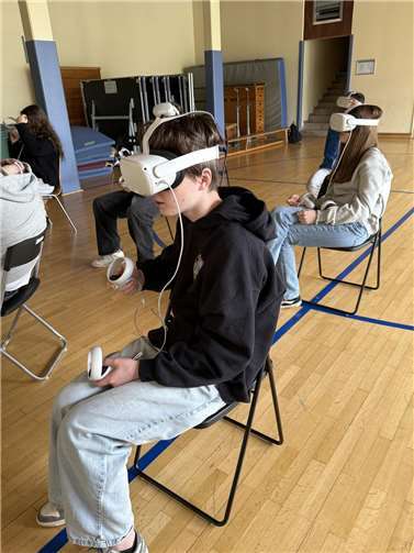 Shakespeare in Virtual Reality: Theaterprojekt bringt „Magische Insel“ in die Schule.