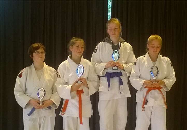 Shana de Maijer und Aliyah Schneising erkämpfen sich die Plätze zwei und drei in der U15 beim internationalen Rhein-Ahr-Judoturnier in Remagen. Abgerundet wurde das gute Ergebnis der Maifelder Judoka durch Platz drei von Christiane Giesen in der U18.08 JC Maifeld
