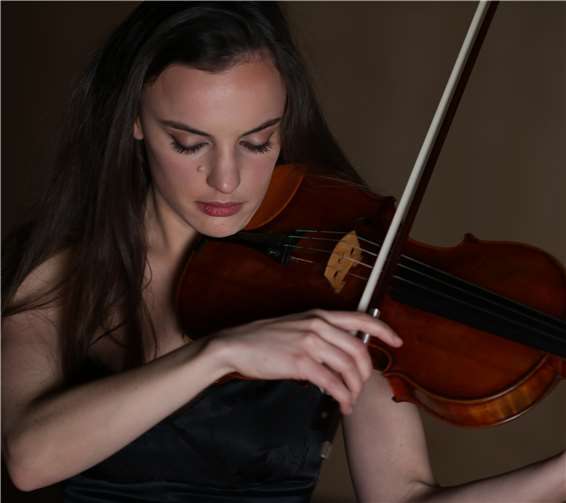 Shira Majoni . Villa Musica