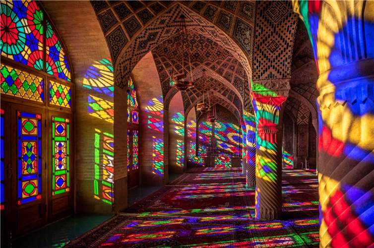 Shiraz - Die Nasir al Molk Moschee von innen.  Copyright: Thorge Berger
