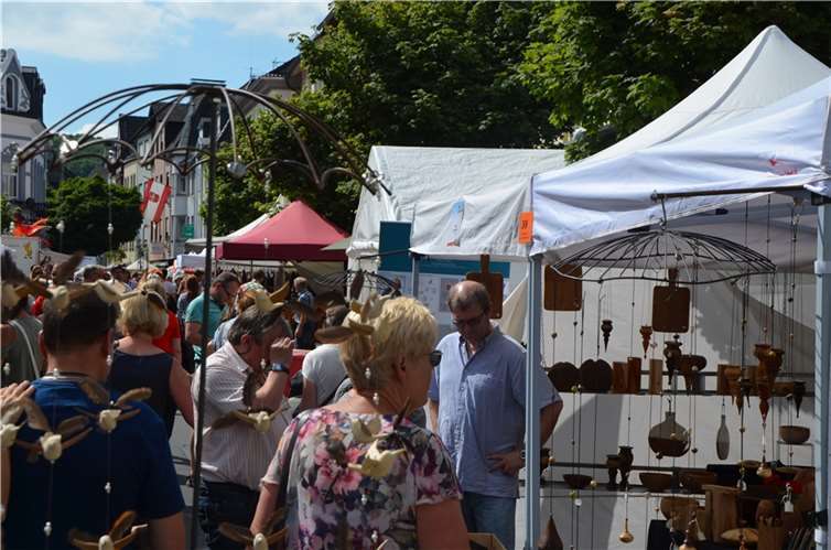 Shoppen, Stöbern und mehr: Der Lebenskunstmarkt bietet für alle Geschmäcker ein tolles Programm.  Foto: Stadt Remagen