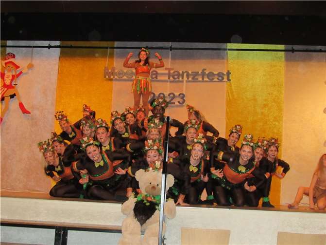 Showtanzgruppen, Tanzgarden und Solisten gab es in ihren bunten Kostümen und Choreographien zu bewundern. Foto: Manuela Schmitt