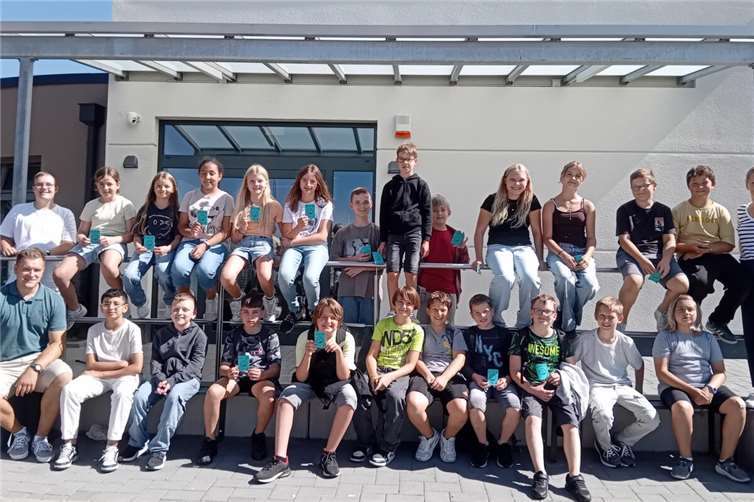 Sicher im Wasser: Schülerinnen und Schüler erreichen Schwimmabzeichen.Foto: privat 