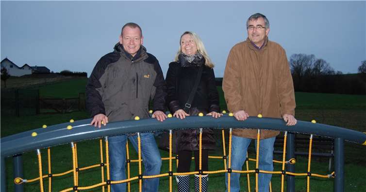 Sicherer Stand auf dem Wackelsteg (v.l.): Gerd Klasen, Doreen Elzner und Günter Martin.