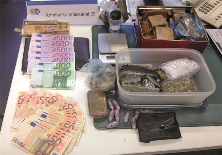 Sichergestellte Betäubungsmittel und Bargeld. Polizei Bonn