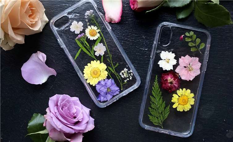 Sicherheit und eine ansprechende Optik für das Smartphone bieten die von der Schülerfirma „fleurprotect“ hergestellten Handyhüllen.