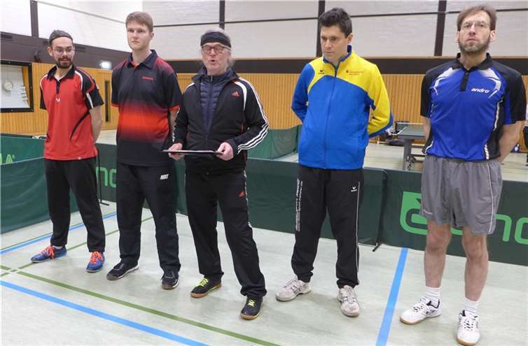 Sicherten sich die Herbstmeisterschaft in der Tischtennis-Kreisliga: vli. David Riddering, Arne Beines, Reinhard Ahlke, Alexander Jost und Niels Assenmacher. Fotos: Klaus Riddering