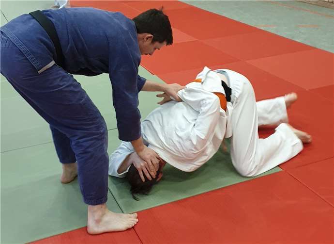 Sicherungstechnik von Tommy am Boden.