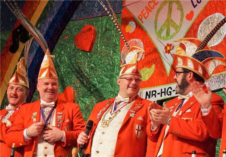 Sichtlich Spaß an der Prunksitzung hatten Präsidentund Sitzungspräsident Ansgar Schunkert und sein rute Fräcke.