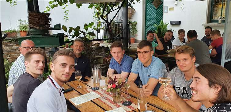 Sichtlich Spaß hatten die Fußballer der SG Dernau/Mayschoß. Foto: Rolf Schmitt