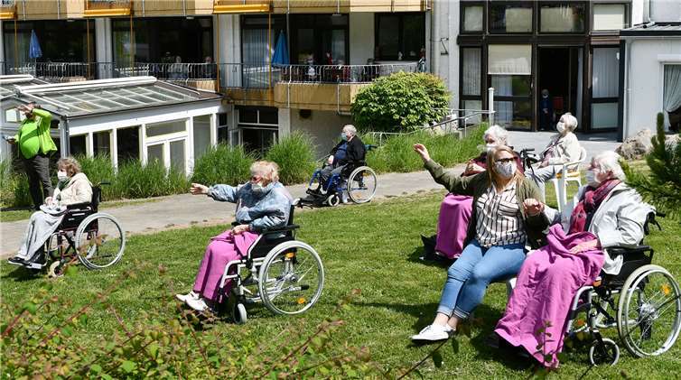 Sichtlich Spaß hatten die Senioren bei bestem Wetter und guter Musik.
