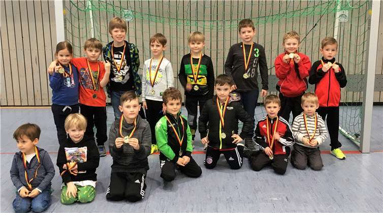 Sichtlich Stolz waren die Bambinis der JSG Untermosel.Foto: privat