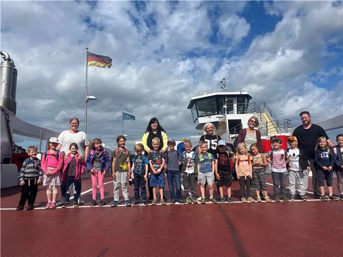 Sichtlich beeindruckt waren die Maxi-Kinder der Kita Moritz auf der Fahrt mit der Fähre über den Rhein.  Foto:Stadtverwaltung Sinzig