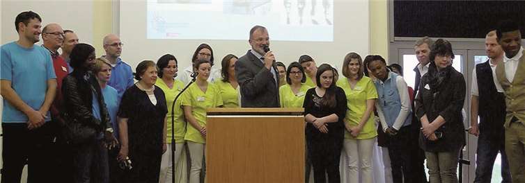 Sichtlich erfreut war Dr. Axel Ruetz, die wahrscheinlich nicht nur in Deutschland einmalige Polio-Station am Brüderkrankenhaus in Koblenz einzuweihen. Dazu konnte er auch Gäste aus Nigeria begrüßen, die sich derzeit zur Fortbildung am Brüderhaus aufhalten. BSB