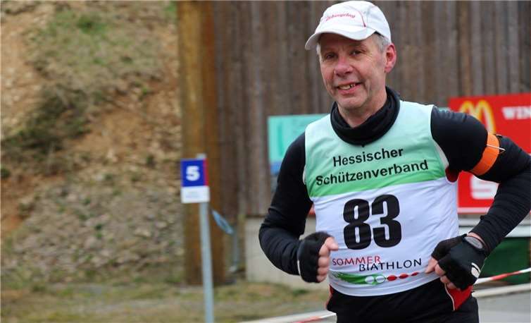 Sichtlich findet „Oldie“ Friedel Hartmann am Sommerbiathlon immer noch Freude. privat
