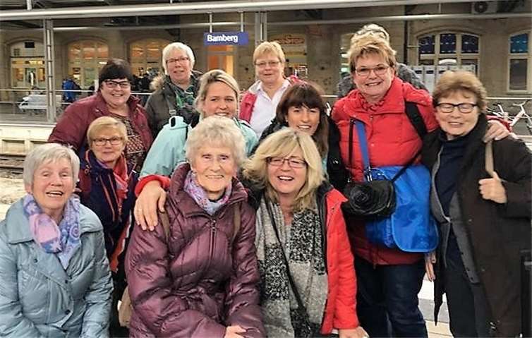 Sichtlich gut gelaunt erreichten die Möhnen Bamberg. privat