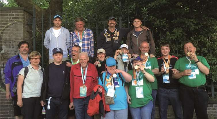 Sichtlich stolz präsentierten die BSG-Sportler ihre Errungenschaften in Form von Medaillen. privat