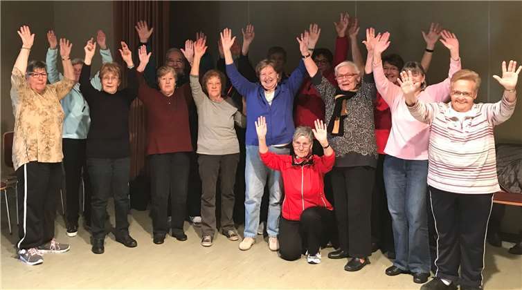 Sichtlich viel Spaß haben die Teilnehmer bei der Seniorengymnastik. Foto: privat