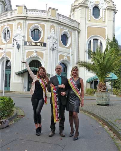 Sichtlich wohl fühlte sich Christoph Reinicke, Vorstand der Aktiengesellschaft Bad Neuenahr, zwischen Vivien Konca und Monika Römer-Emich. WM