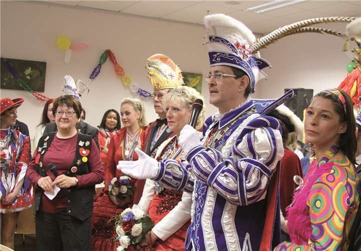 Sichtlich wohl fühlte sich der Andernacher Prinz und sein Gefolge bei den Damen aus so viel Nationen. privat