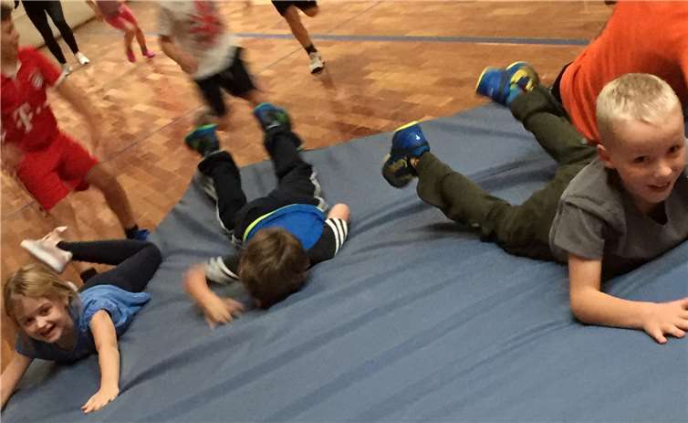 Sichtlichen Spaß hatten die Kinder bei den Bewegungsspielen.  privat