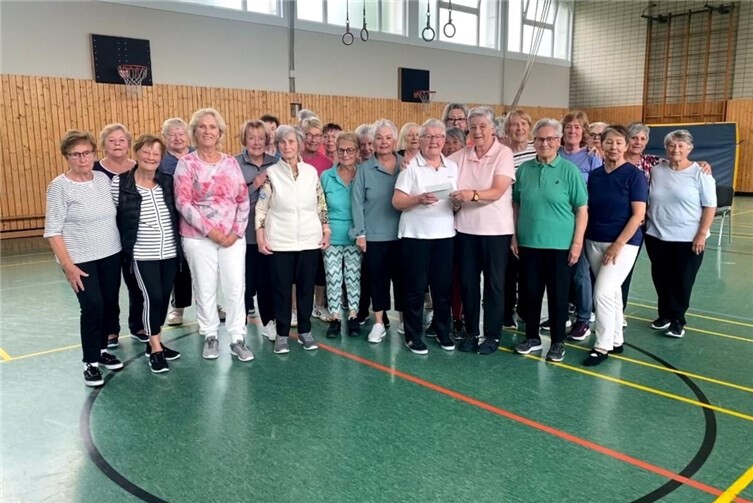 Sie Seniorensportgruppe gratuliert Sieglinde Kramer
